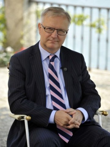 <p>
	Европейският комисар за икономическата и монетарната политика Оли Рен. <em>Снимка: Ройтерс</em></p>
