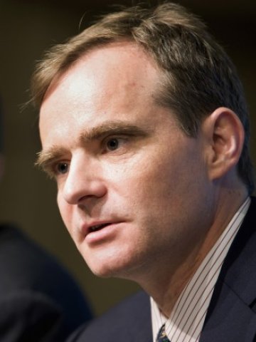 <p>
	Саймън Джонсън. <em>Снимка: Архив Ройтерс</em></p>
