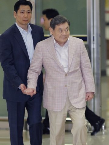 <p>
	Председателят на Samsung Electronics Co. Лий Кън-хи. <em>Снимка: Ройтерс</em></p>
