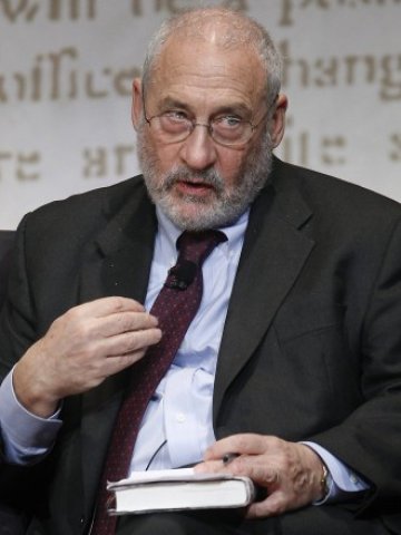 <p>
	Проф. Джоузеф Стиглиц. <em>Снимка: Архив Ройтерс</em></p>
