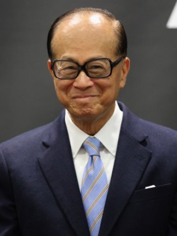 <p>
	Най-богатият китаец - Ли-ка-Шин. <em>Снимка: Ройтерс</em></p>
