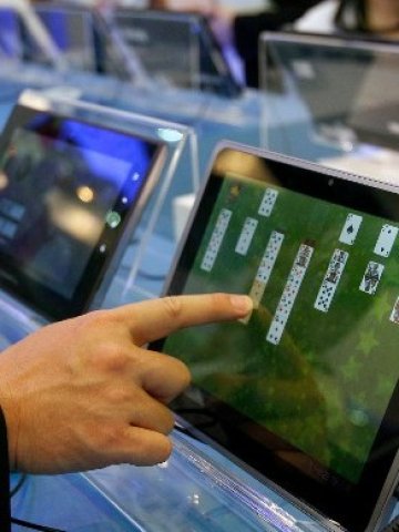 <p>
	През 2012 г. се очаква на пазара да се появят доста таблети с Windows 8. <em>Снимка: Ройтерс</em></p>
