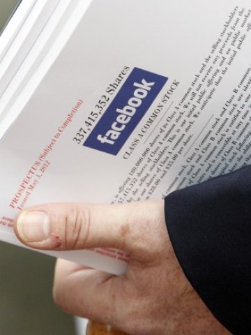 <p>
	Все повече ранни акционери във Facebook пласират акциите си. <em>Снимка: Ройтерс</em></p>
