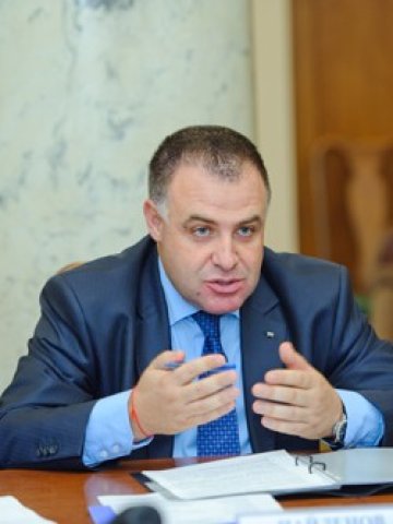 <p>
	<em>Дори при най-лошия сценарий Мирослав Найденов не очаква хлябът да струва 2 лева за килограм. Снимка: МЗХ</em></p>
