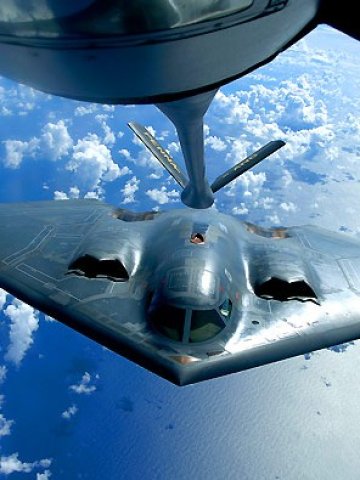 <p>
	B-2 Spirit, снимка: U.S. Air Force,&nbsp; <strong><a href="http://en.wikipedia.org/wiki/Public_domain" target="_blank">public domain</a></strong></p>
