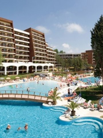 <p style="text-align: justify;">
	Хотел &quot;Фламинго Гранд&quot;, в който ще се проведе общото събрание на акционерите. <em>Снимка: albena.bg</em></p>
