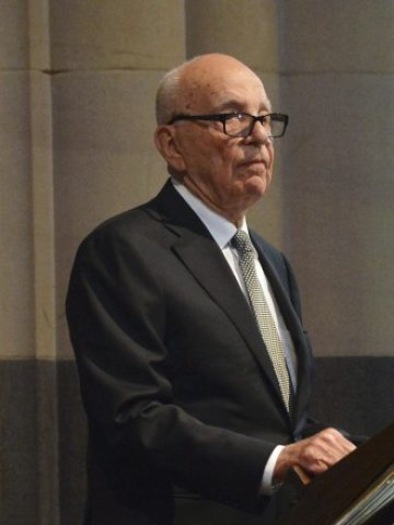 <p>
	Мърдок вече държи мажоритарен дял в Sky Deutschland.<em> Снимка: Ройтерс</em></p>
