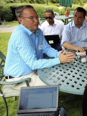 <p>
	Изпълнителният председател на Google Ерик Шмит. <em>Снимка: Ройтерс</em></p>
