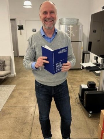 <p>
	Алберт Венгер. <em>Снимка: Facebook&nbsp;</em></p>
