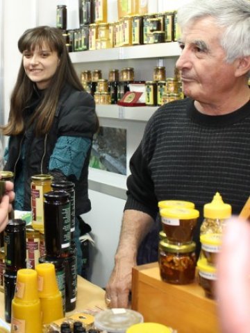 <p>
	<em>За да стигнат до изложенията в чужбина, много фермери се нуждаят от обучения, субсидирани от земеделската програма </em>&nbsp; &nbsp; &nbsp;Снимка: БТА</p>
