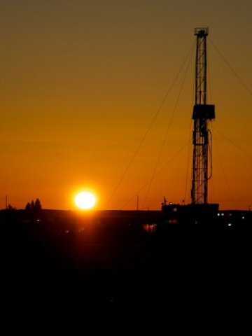 <p>
	<em>Сонда за добив на шистов газ в Средния Запад. Снимка: Ройтерс</em></p>
