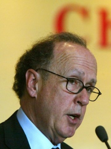 <p style="text-align: justify;">
	Стивън Роуч, преподавател в Университета в Йейл и бивш директор на азиатското подразделение на Morgan Stanley. <em>Снимка: Ройтерс</em></p>
