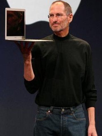 <p>
	Биографията на Джобс, наречена &bdquo;iSteve: Книга за Джобс&ldquo;, излиза в началото на 2012. <i>Снимка: БТА</i></p>
