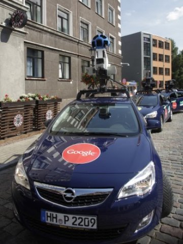 <p>
	Проектът Street View стартира през 2007 г. <em>Снимка: Ройтерс</em></p>
