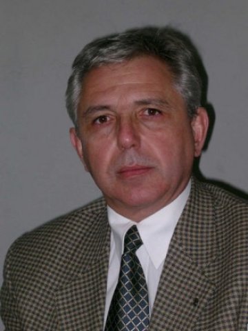 <p>
	Юлиян Тюфекчиев. <em>Снимка: Личен архив</em></p>
