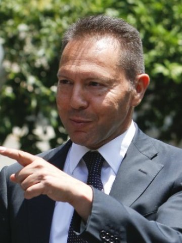 <p>
	Финансовият министър на Гърция Янис Стурнарас. <em>Снимка: Ройтерс</em></p>
