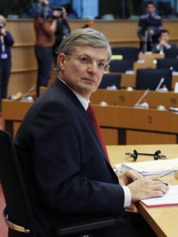 <p>
	Тонио Борг. <em>Снимка: Архив Ройтерс</em></p>
