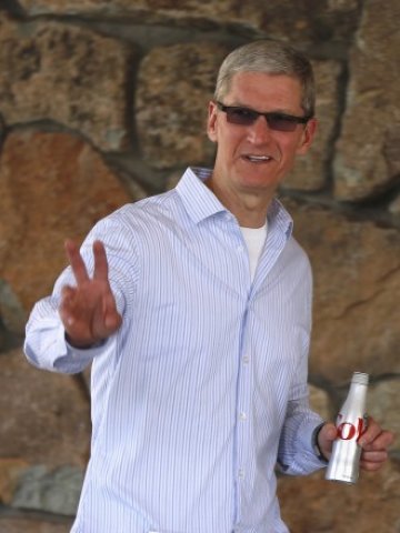 <p>
	Кук: &quot;Днес е важен ден за Apple и за иноваторите по целия свят&quot;. <em>Снимка: Ройтерс</em></p>
