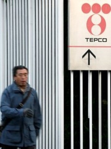 <p>Според японски медии правителството обмисля временна национализация на Tepco. <i>Снимка: Ройтерс</i></p>