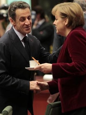 <p>Саркози и Меркел на среща на ЕС в Брюксел на 25 март. <i>Снимка: БТА  </i></p>