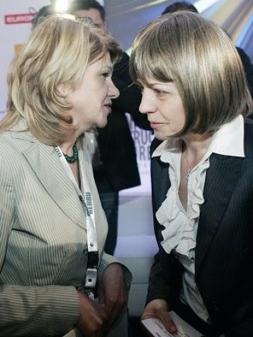 <p>Нона Караджова (вляво) и Йорданка Фандъкова. <i>Снимка: БТА</i></p>