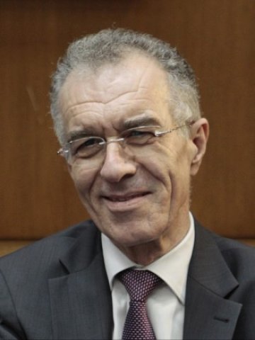 <p>
	Подалият оставка по здравословни причини&nbsp;Василис Рапанос. <em>Снимка: Ройтерс.</em></p>
