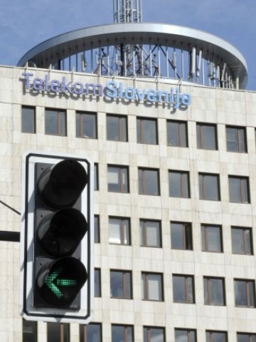 <p>
	Telekom Slovenije също е на тезгяха. <em>Снимка: Ройтерс</em></p>
