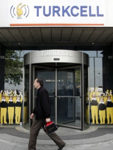 <p>
	Turkcell е изправен пред тежки времена. <em>Снимка: Ройтерс</em></p>
