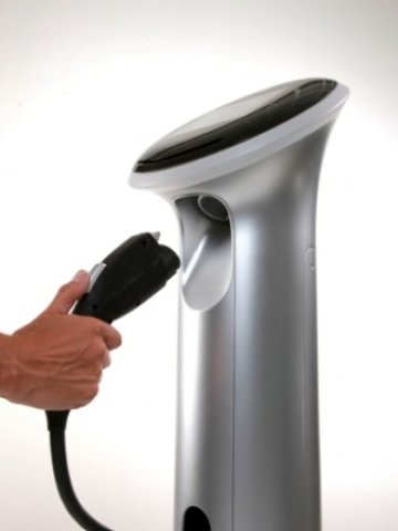 <p>
	Красиво изваяната форма е дело на именития индустриален дизайнер Ив Бехар. <em>Снимка: компанията</em></p>
