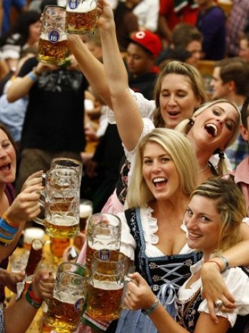 <p>
	Празникът тази година е бил посетен от 6,9 млн. души. <em>Снимка: Ройтерс</em></p>
