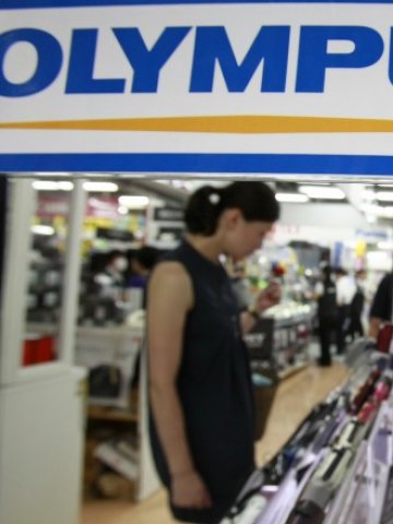 <p>
	Olympus вече няма да произвежда мобилни телефони. <em>Снимка: Ройтерс</em></p>
