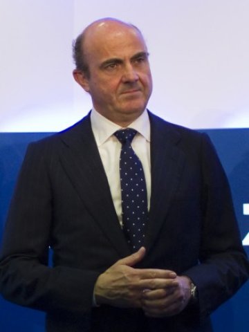 <p>
	Mинистърът на икономиката на Испания Луис де Гиндос. <em>Снимка: Архив Ройтерс.</em></p>
