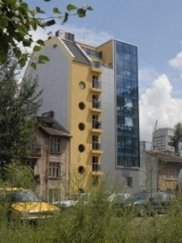 <p>
	Офис сградата на ул. Антим I в София.&nbsp;<em>Снимка: primepropertybg.com</em></p>
