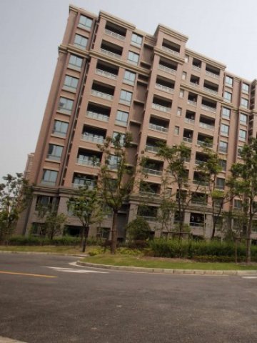 <p>
	През август спрямо юли продажбите на жилища в Китай са забавили ръста си. <em>Снимка: Ройтерс</em></p>
