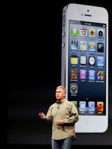 <p>
	Интересът към iPhone 5 е невероятно силен. <em>Снимка: Ройтерс</em></p>
