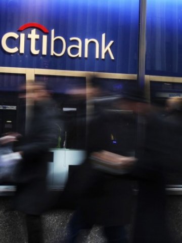 <p>
	Citigroup ще закрие почти половината си клонове в Гърция. <em>Снимка: Ройтерс</em></p>
