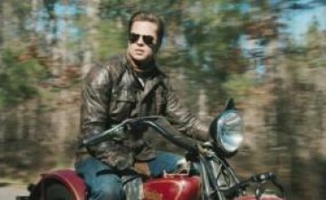 Брад Пит с дизайнерско яке на Belstaff