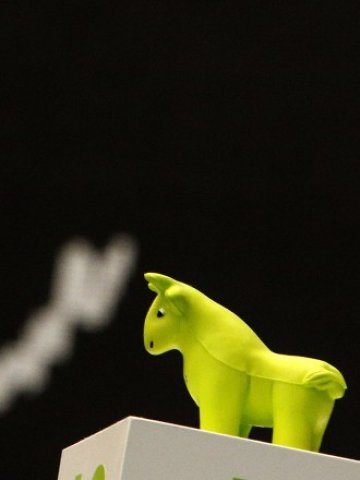 <p>
	Биковете диктуват настроенията в първия работен ден от новата година. Снимка: Ройтерс</p>
