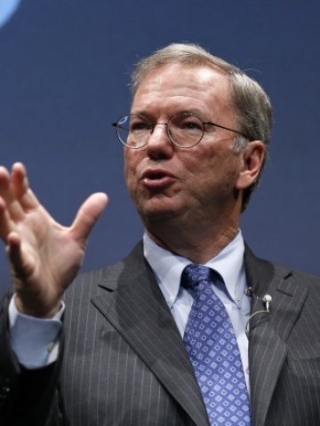 <p>
	Шмид ще стане първият водещ мениджър на Google, който ще посети Северна Корея. <em>Снимка: Ройтерс</em></p>
