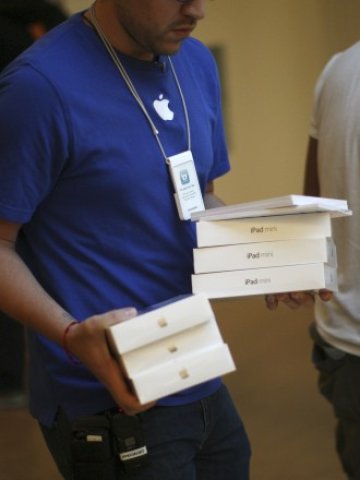 <p>
	Омагьосан кръг - ако Apple забрави за маржовете и печалбата си, а вместо това увеличи пазарния си дял при таблетите, инвеститорите ще започнат да недоволстват. <em>Снимка: Ройтерс</em></p>
