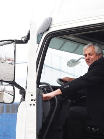 <p>
	С използването на нови влекачи от по-висок емисионен клас, финансирани с кредит &bdquo;Енергйна ефективност&rdquo;, фирма &ldquo;Жет Логистик&rdquo; ООД от Димитровград, успя да оптимизира разходите си за превоз и пътни такси</p>
