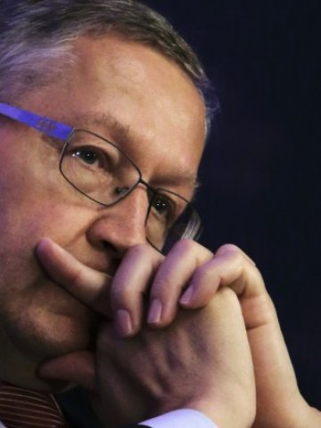 <p>
	Ръководителят на ЕСМ Клаус Реглинг. <em>Снимка: архив Ройтерс</em></p>
