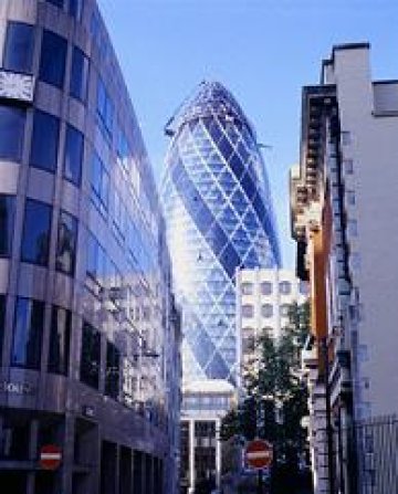 Swiss Re продаде небостъргача корнишон за 600 млн. лири