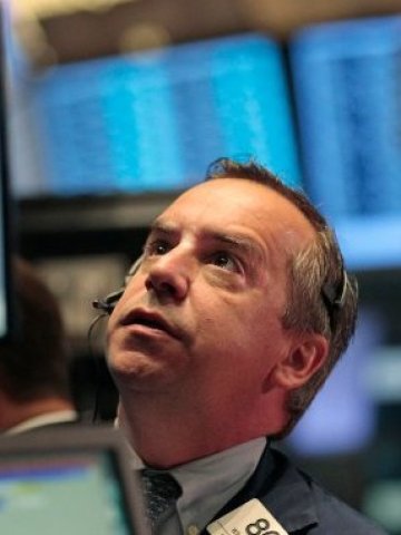 <p>
	Грижата за световната икономика не напусна и днес Wall Street. <em>Снимка: Ройтерс</em></p>
