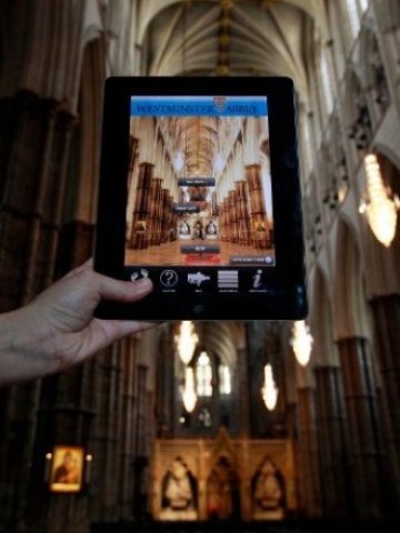 <p>
	Собствениците на iPad ще имат възможност за писмени, видео и аудио интерпретации на творбите. <em>Снимка: Ройтерс</em></p>
<div>
	&nbsp;</div>
