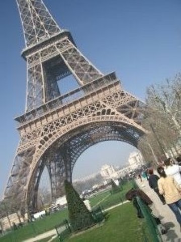 Кулата на Айфел ще предлага допълнителни удобства за туристите като електронен гид на гледките от Париж. Снимка: scx.hu