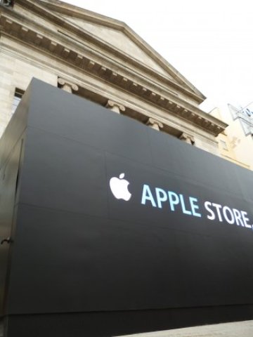 <p>
	Тук ще се помещава първият магазин на американския концерн в Берлин. <em>Снимка: Investor.bg</em></p>
