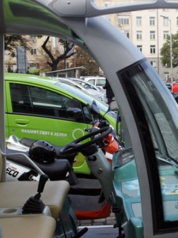 <p>
	Един от новите клъстери обединява фирми и научни институти, които работят в посока за усъвършенстване на електромобилите &nbsp; Снимка: БТА</p>
