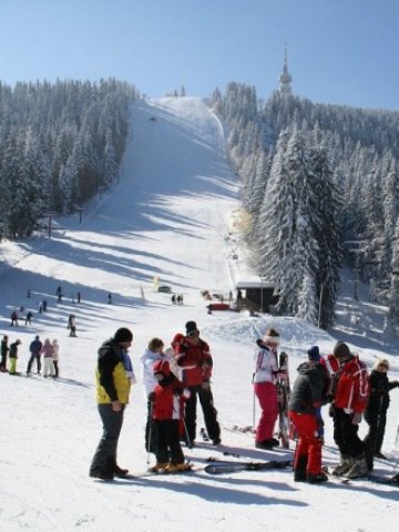 <p>
	Хотелиери очакват Великденските празници да се изкарат на ски. <em>Снимка: БТА</em></p>
