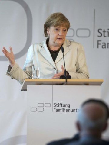 <p>
	Меркел по време на лекцията си пред фондацията. <em>Снимка: Ройтерс</em></p>
